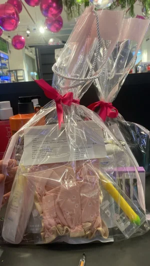N/Apl  Kit De Regalos Dia De Las Madres 4 Piezas Plastico  Blanco