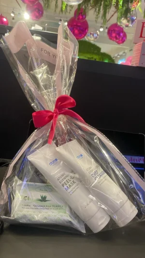 N/Apl  Kit De Rgalos Dia De Las Madres 3 Piezas Plastico  Blanco
